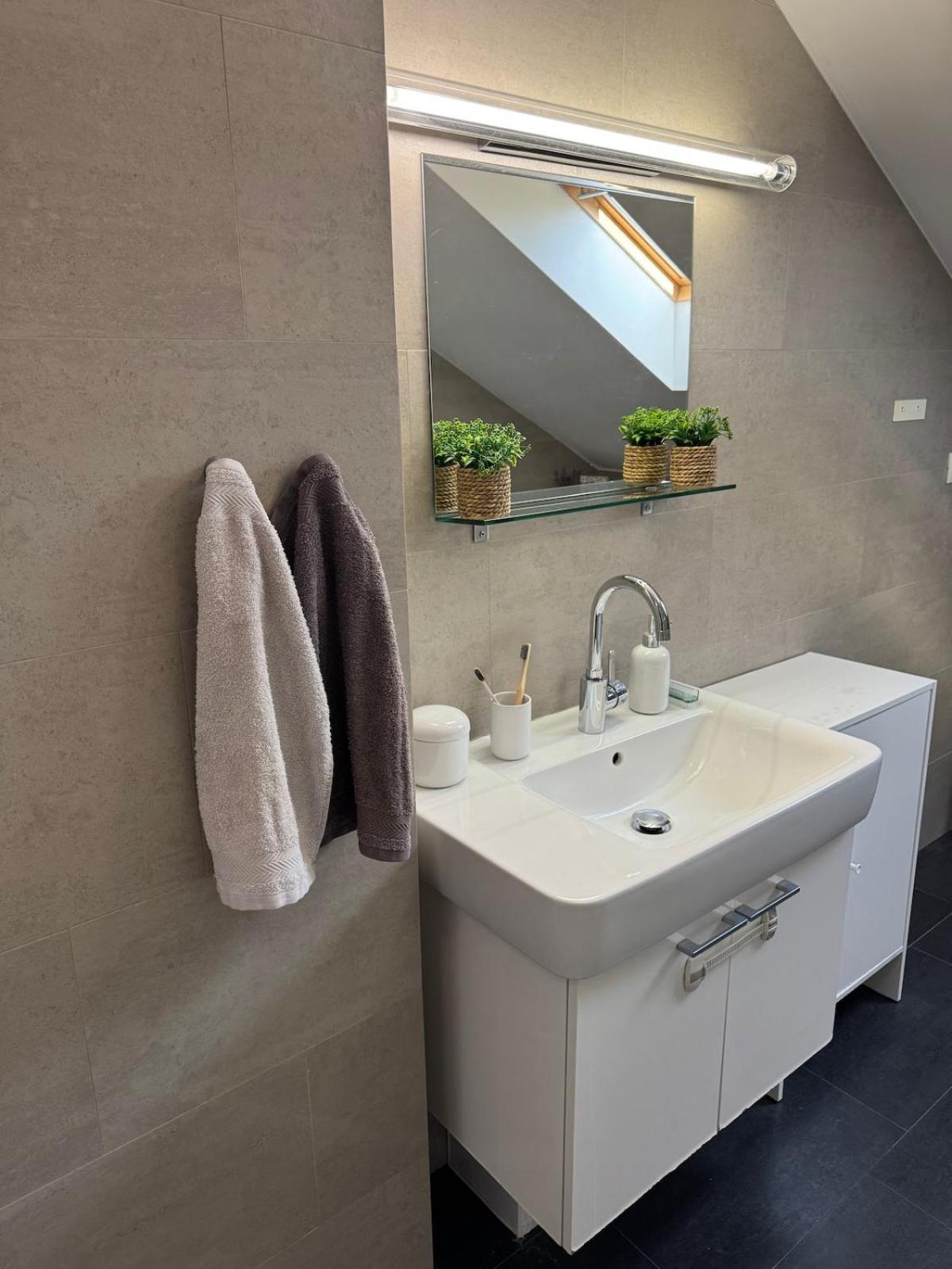 Charming Duplex Loft In Center Apartment *