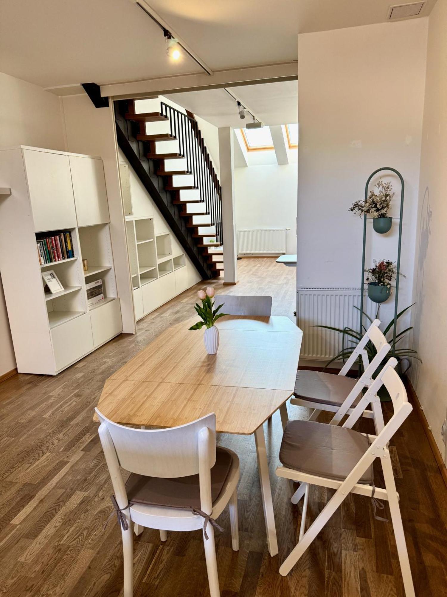 Charming Duplex Loft In Center